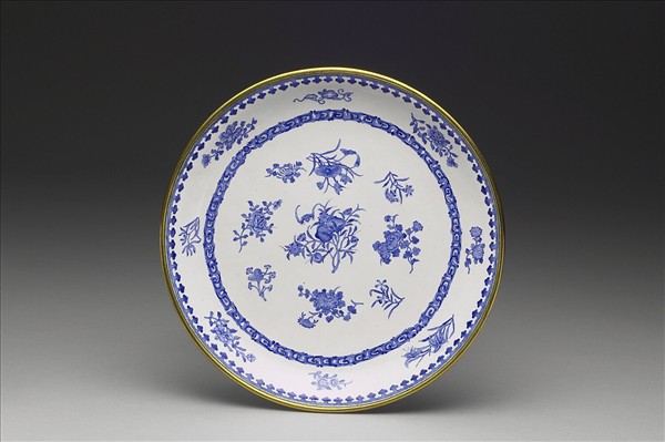 銅胎畫琺瑯白地青花盤