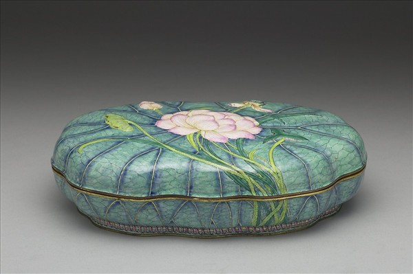 銅胎畫琺瑯荷葉式盒