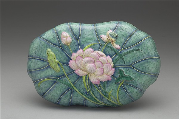 銅胎畫琺瑯荷葉式盒