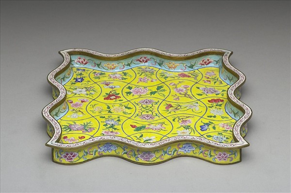 銅胎畫琺瑯黃地花卉波浪形方盤