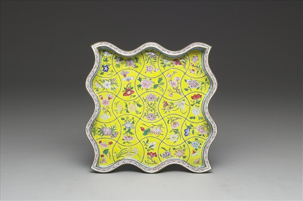 銅胎畫琺瑯黃地花卉波浪形方盤