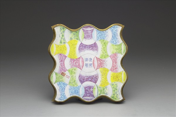 銅胎畫琺瑯黃地花卉波浪形方盤