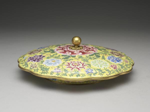 銅胎畫琺瑯西番花蓋盤- 故宮