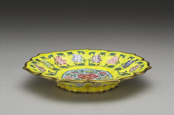 銅胎畫琺瑯蓮花式碟