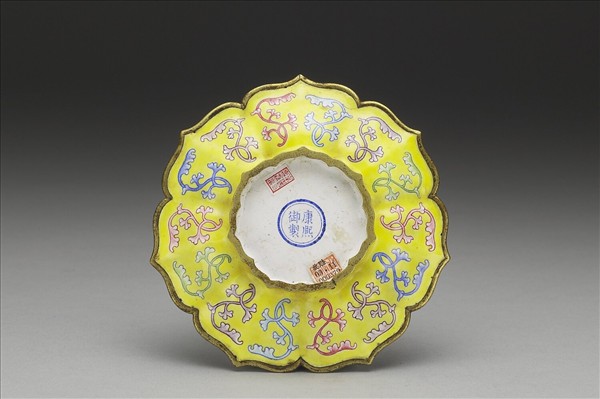 銅胎畫琺瑯蓮花式碟