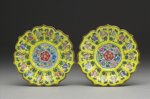 銅胎畫琺瑯蓮花式碟