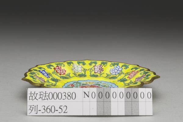 銅胎畫琺瑯蓮花式碟- 故宮