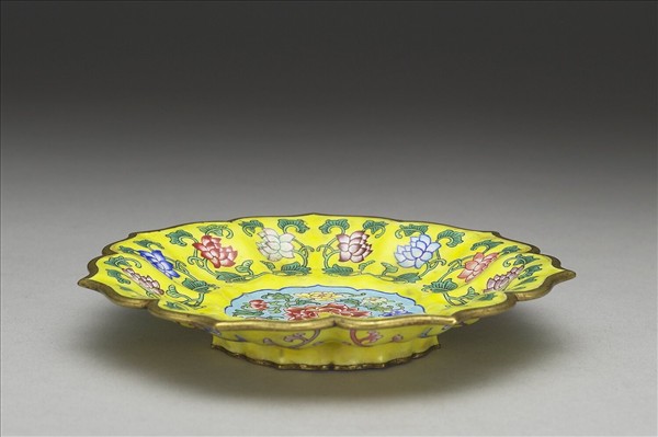 銅胎畫琺瑯蓮花式碟