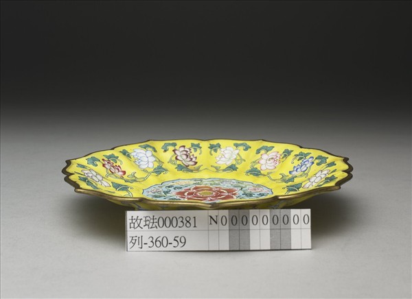 銅胎畫琺瑯蓮花式碟