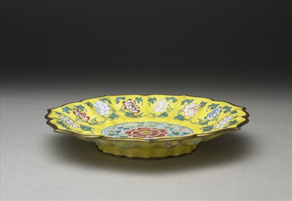 銅胎畫琺瑯蓮花式碟