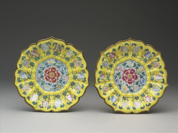 銅胎畫琺瑯蓮花式碟