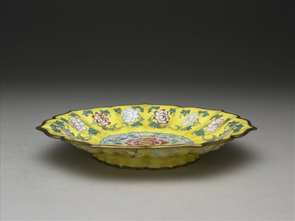 銅胎畫琺瑯蓮花式碟