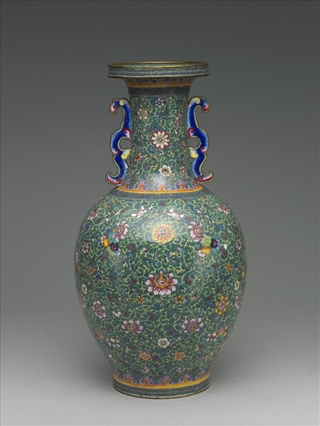 銅胎畫琺瑯綠地花卉紋瓶