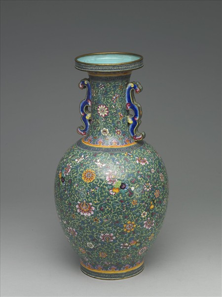 銅胎畫琺瑯綠地花卉紋瓶