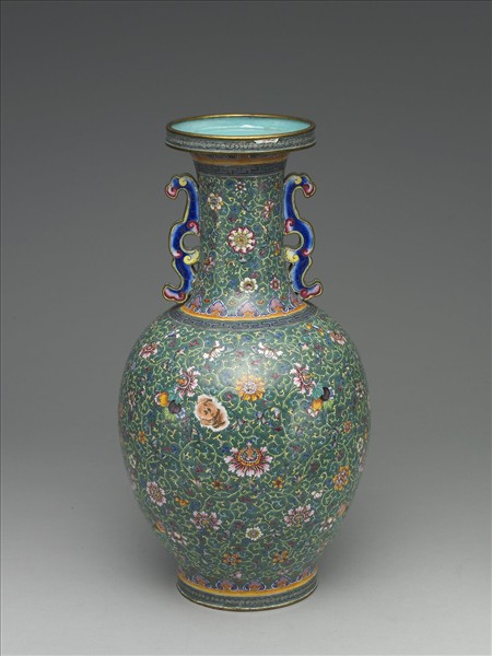 銅胎畫琺瑯綠地花卉紋瓶
