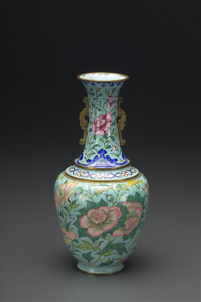 銅胎畫琺瑯綠地花卉紋瓶