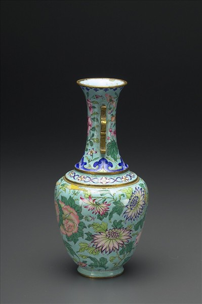 銅胎畫琺瑯綠地花卉紋瓶