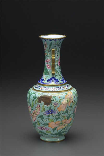 銅胎畫琺瑯綠地花卉紋瓶