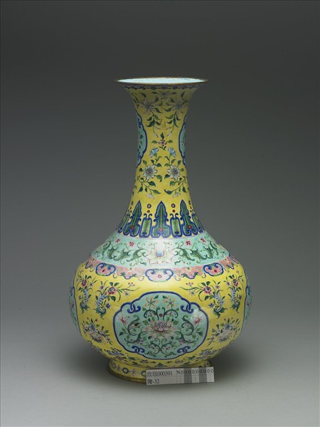 銅胎畫琺瑯黃地花卉紋瓶