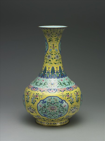 銅胎畫琺瑯黃地花卉紋瓶