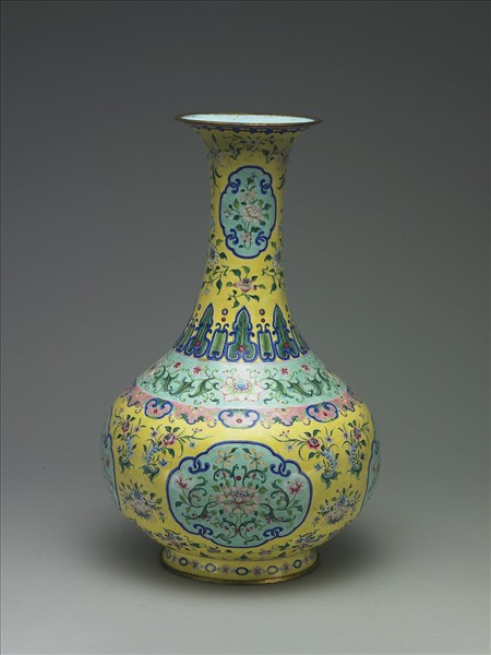 銅胎畫琺瑯黃地花卉紋瓶