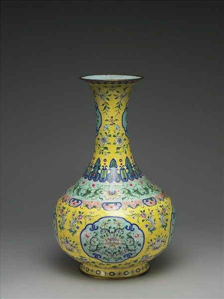 銅胎畫琺瑯黃地花卉紋瓶
