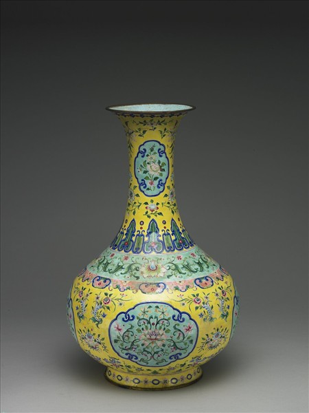 銅胎畫琺瑯黃地花卉紋瓶