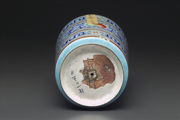 銅胎畫琺瑯藍地太極紋瓶