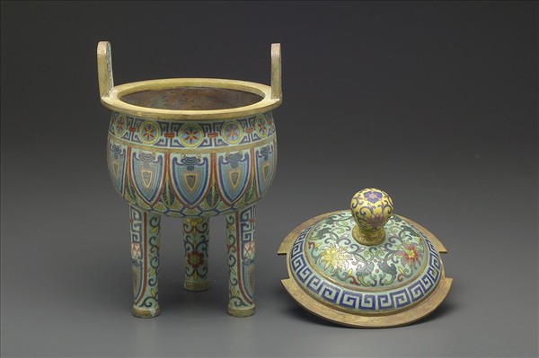 銅胎畫琺瑯綠地鼎式爐