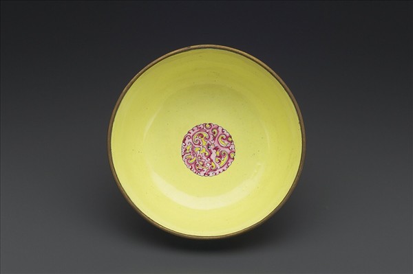 銅胎畫琺瑯黃地花卉紋碗