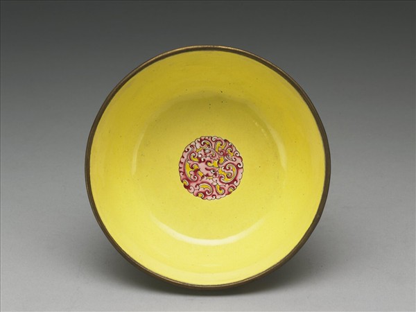 銅胎畫琺瑯黃地花卉紋碗