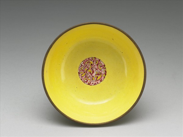 銅胎畫琺瑯黃地花卉紋碗