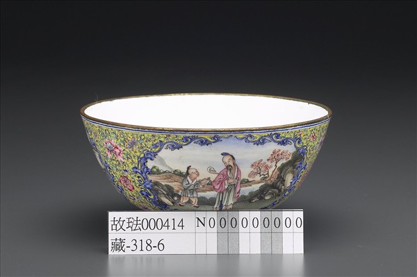 銅胎畫琺瑯黃地彩花開光人物圖碗