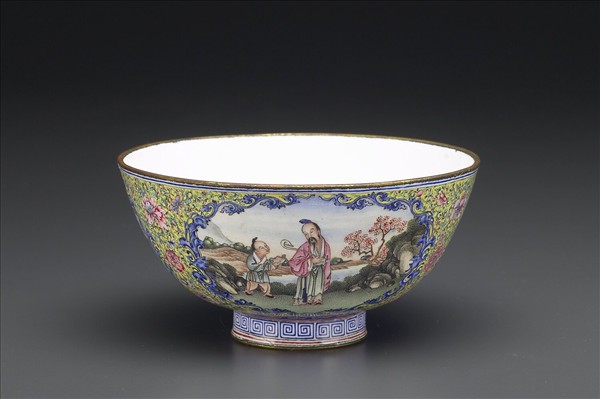 銅胎畫琺瑯黃地彩花開光人物圖碗