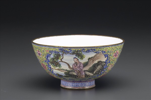 銅胎畫琺瑯黃地彩花開光人物圖碗