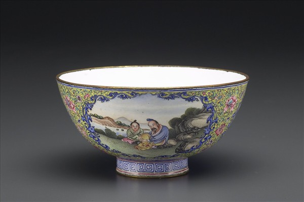 銅胎畫琺瑯黃地彩花開光人物圖碗