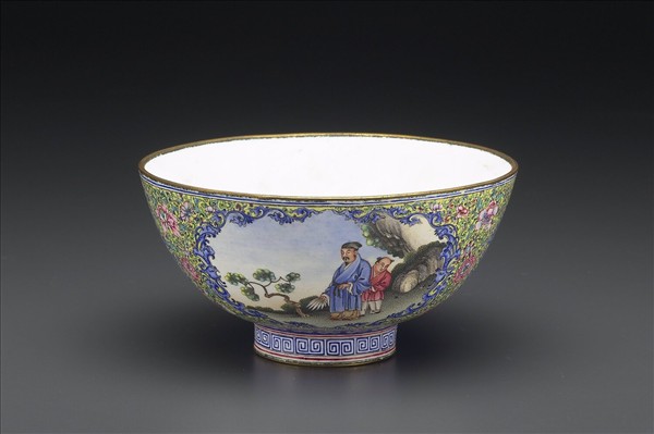 銅胎畫琺瑯黃地彩花開光人物圖碗