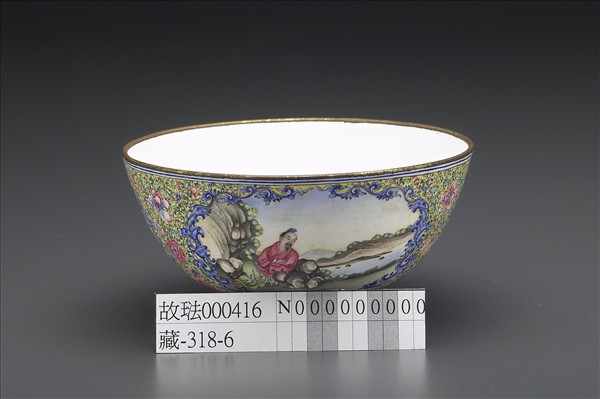 銅胎畫琺瑯黃地彩花開光人物圖碗