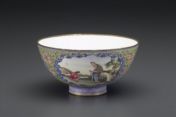 銅胎畫琺瑯黃地彩花開光人物圖碗