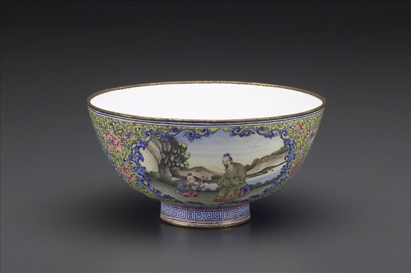 銅胎畫琺瑯黃地彩花開光人物圖碗