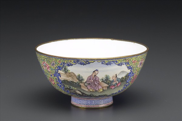 銅胎畫琺瑯黃地彩花開光人物圖碗