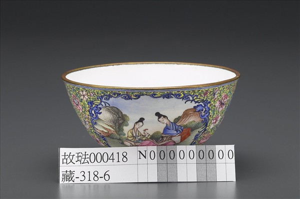 銅胎畫琺瑯黃地彩花開光人物圖碗