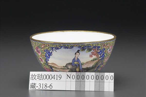 銅胎畫琺瑯黃地彩花開光人物圖碗