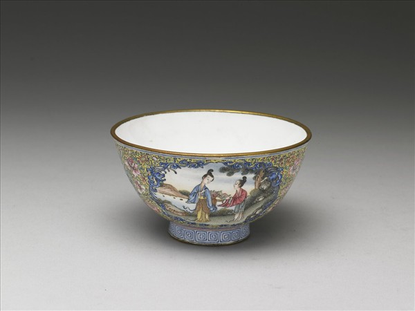 銅胎畫琺瑯黃地彩花開光人物圖碗