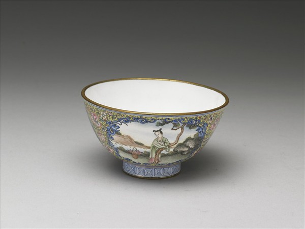 銅胎畫琺瑯黃地彩花開光人物圖碗