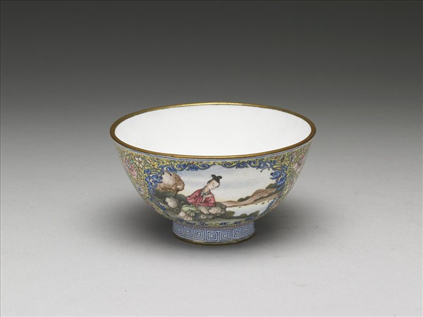 銅胎畫琺瑯黃地彩花開光人物圖碗