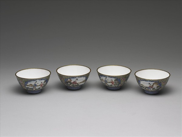 銅胎畫琺瑯黃地彩花開光人物圖碗