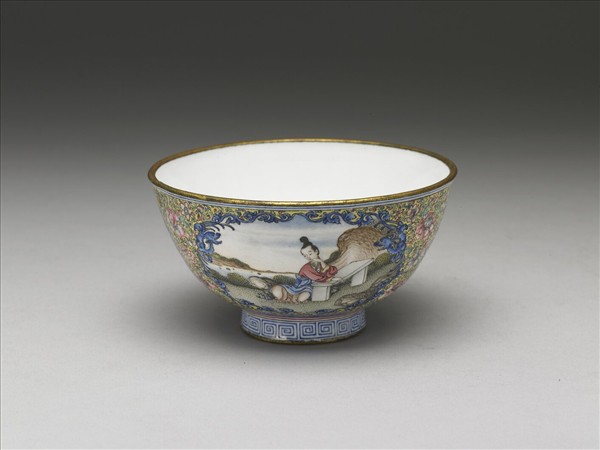 銅胎畫琺瑯黃地彩花開光人物圖碗