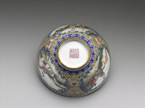 銅胎畫琺瑯黃地彩花開光人物圖碗