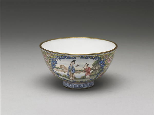 銅胎畫琺瑯黃地彩花開光人物圖碗